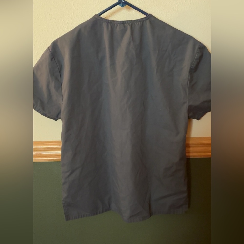 Scrub top - Picture 2 of 3